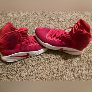 Nike Men’s Hyperdunks Basketball Shoes